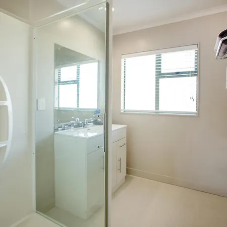 Tahuna Beach Holiday Park Nelson Room photo