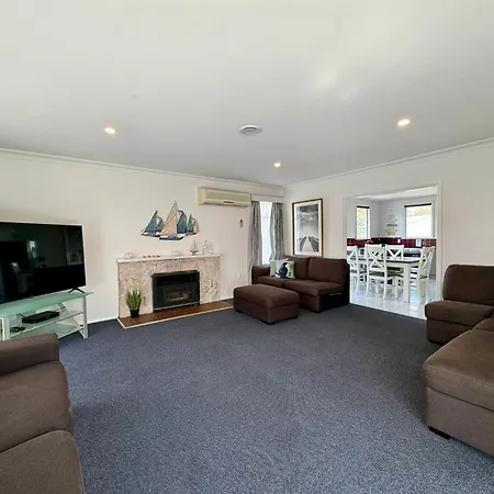 Tahuna Beach Holiday Park Nelson Room photo