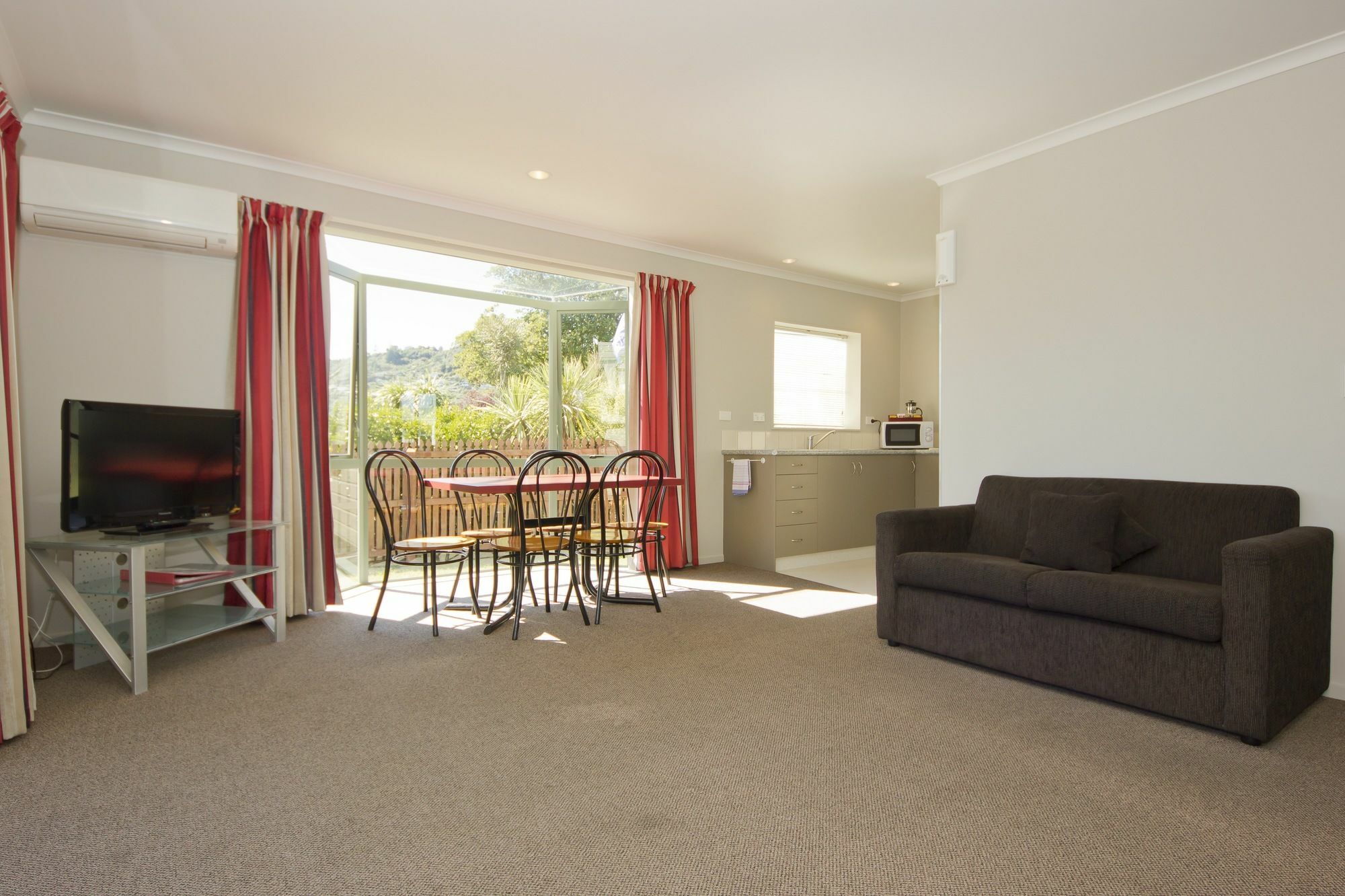 Tahuna Holiday park 4*